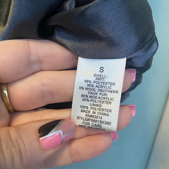 Dress Barn Women’s Faux Fur Cable Knit Sweater Vest | Size Small - Picture 3 of 6